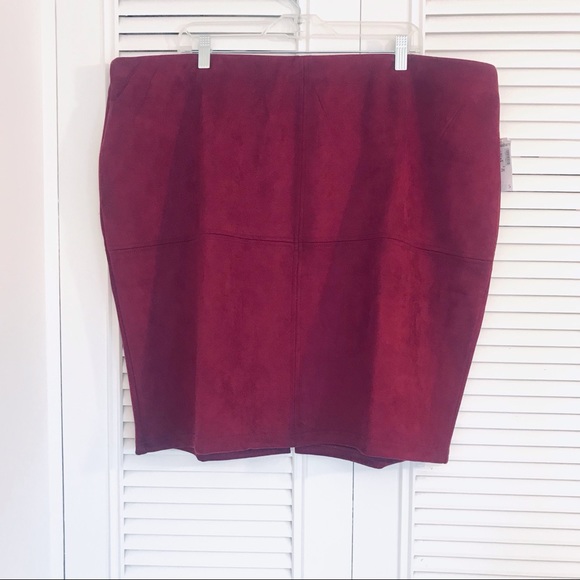Roz & Ali Dresses & Skirts - Roz & Ali - NWT Maroon Faux-Suede Skirt!